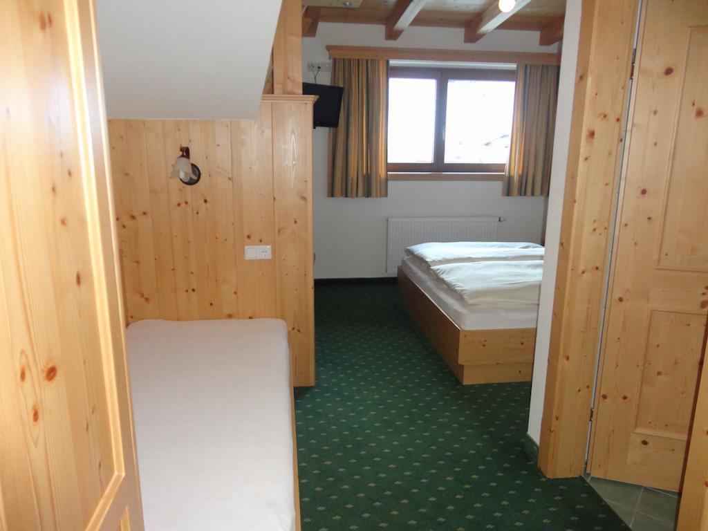 Hotel Garni Klocker Kaltenbach Room photo
